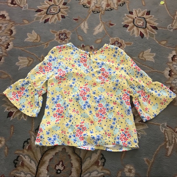 Beautiful Billowing top; Lightweight and in EUC - Picture 3 of 4